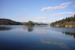 【南湖公園(観光地)／車4分】教習所からレンタサイクルで10分位の位置にある公園。名物の南湖だんごなどグルメも楽しめるスポットとして地元では有名です。湖畔にあるお店で食べられる南湖だんごは是非食べてみましょう！とってもおいしいですよ。