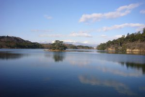 【南湖公園（観光地）／教習所から自転車で10分】教習所からレンタサイクルで10分位の位置にある公園。名物の南湖だんごなどグルメも楽しめるスポットとして地元では有名です。湖畔にあるお店で食べられる南湖だんごは是非食べてみましょう！とってもおいしいですよ。