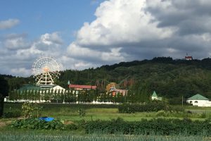 サントピアワールドは車で20分強でアクセスできます。時間が空いた時にタクシーを使っていくグループもいらっしゃいます。