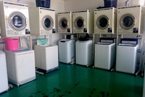 ランドリー設備も教習所敷地内にあります。8:30~22:00までご利用いただけます。