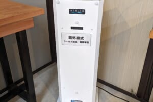 食堂には除菌装置が設置されています。